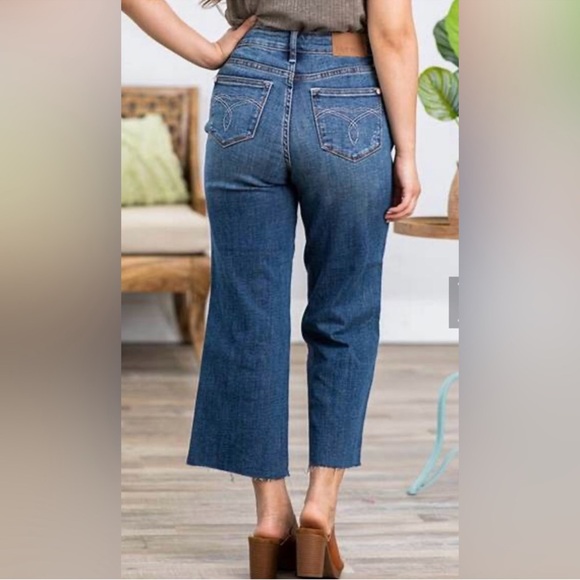 NWT Judy Blue Wide Leg Crop Raw Hem Medium Wash Jeans 3/26 - Picture 6 of 15